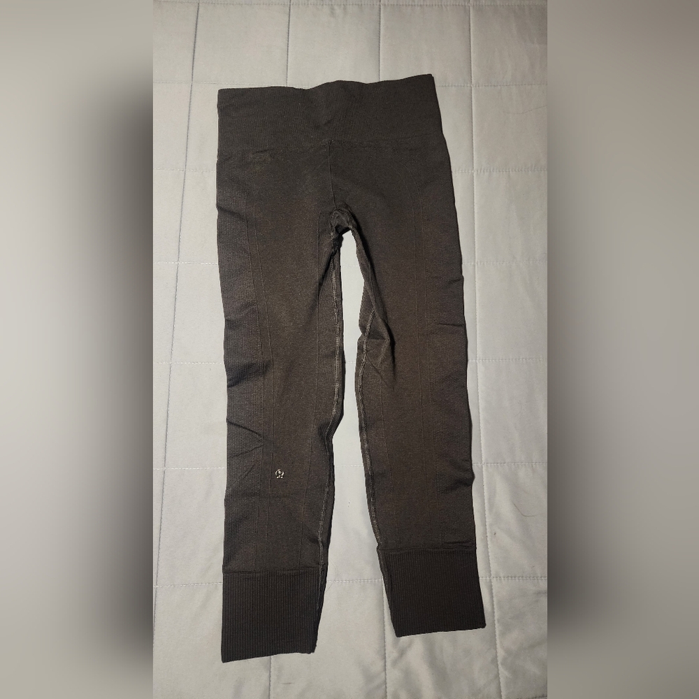 Lululemon EBB  to street pants - Picture 5 of 6